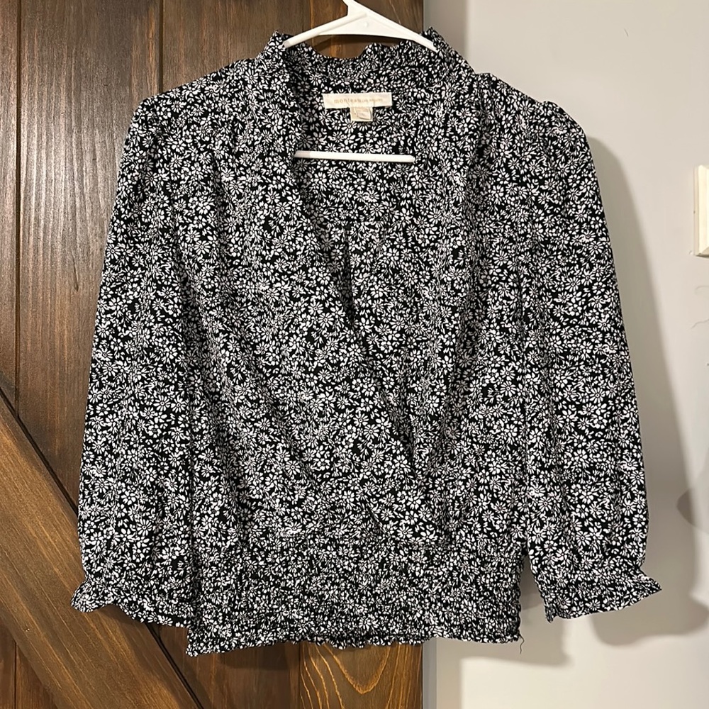 Monteau Los Angeles size large black top with white floral print